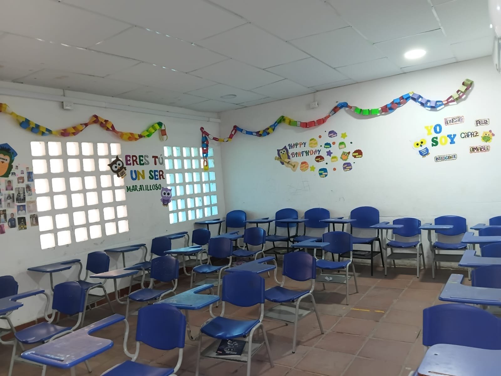 Salón de clases climatizado del Centro Educativo Queridos Amigos